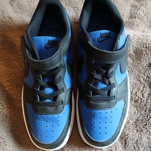 Nike Kids Black and Blue Sneakers Size 3Y